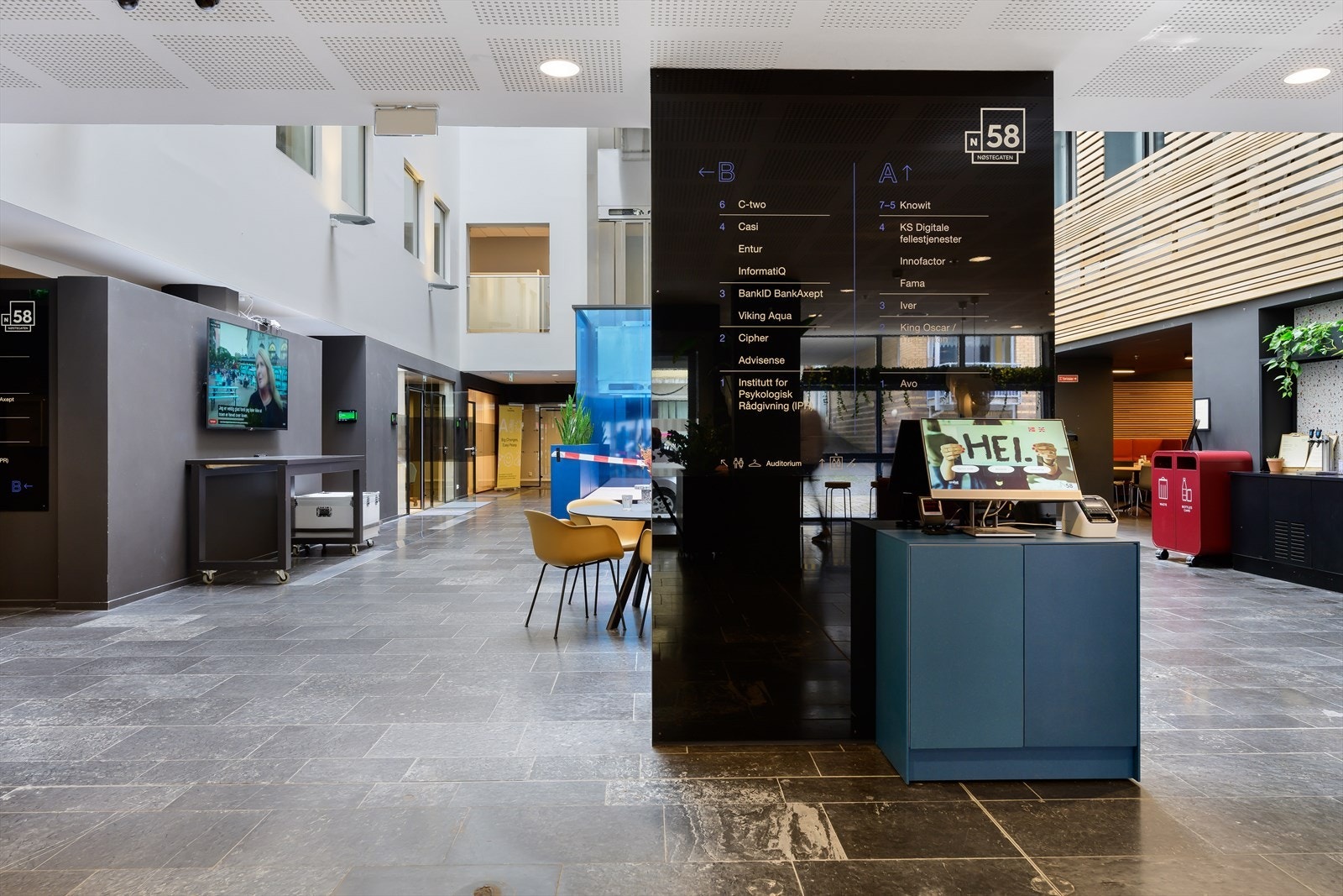 Besøksregistrering ved inngangsparti.