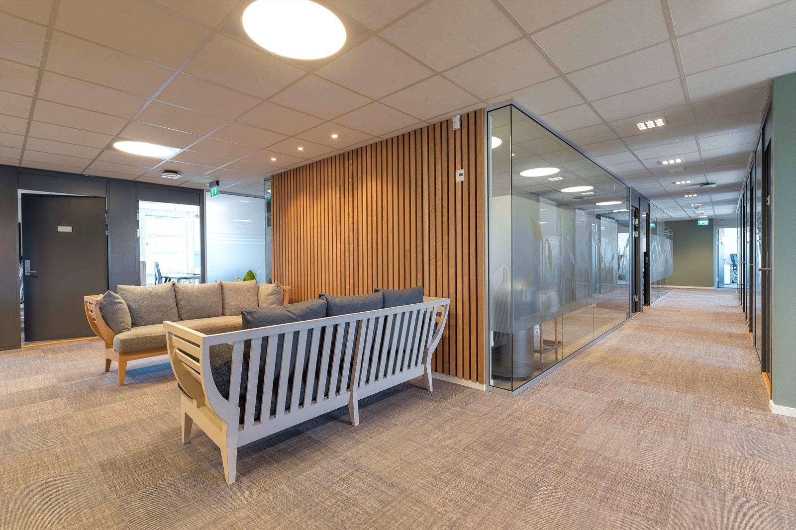 Bilder i annonsen viser eksempler til innredning fra annen leietaker i bygget. Galleribilde