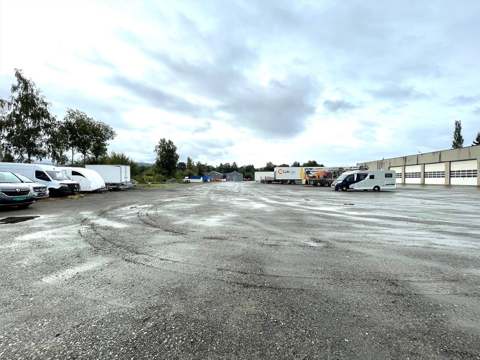 Ca. 1 000 til ca. 7 500 kvm gruset uteareal. for leie Galleribilde