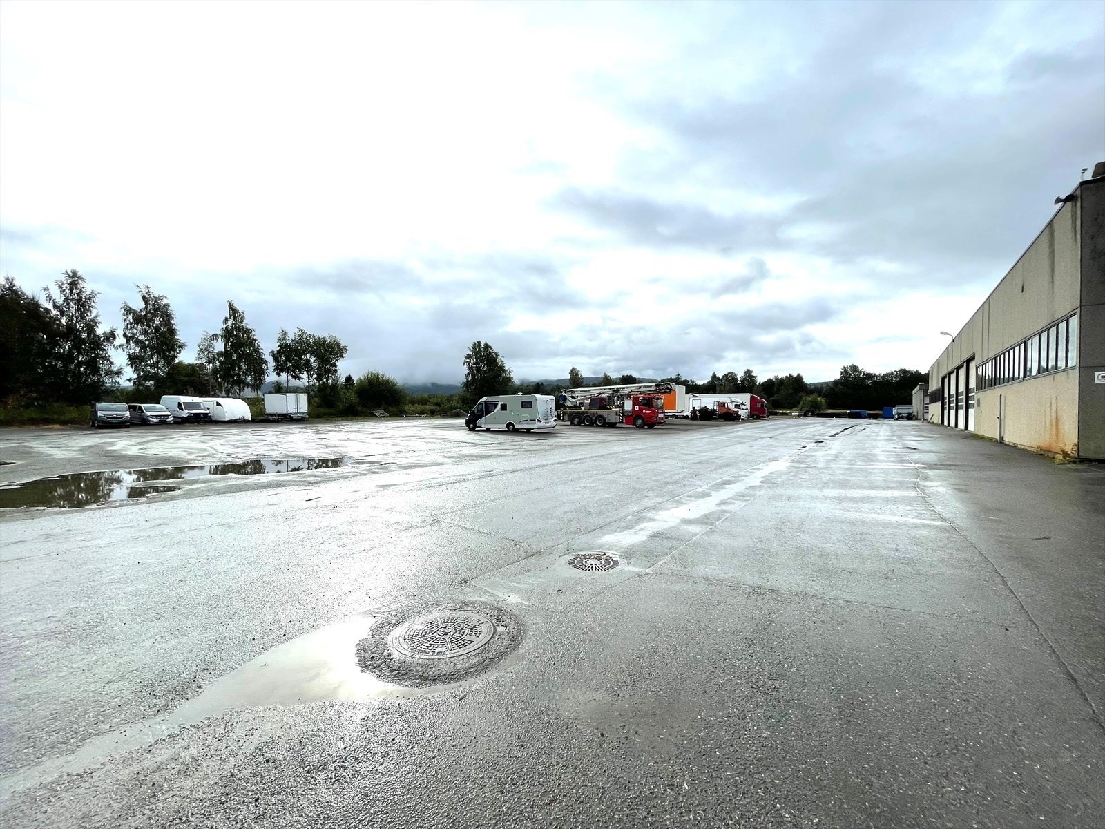 Kjøreareal inn til uteareal. Galleribilde