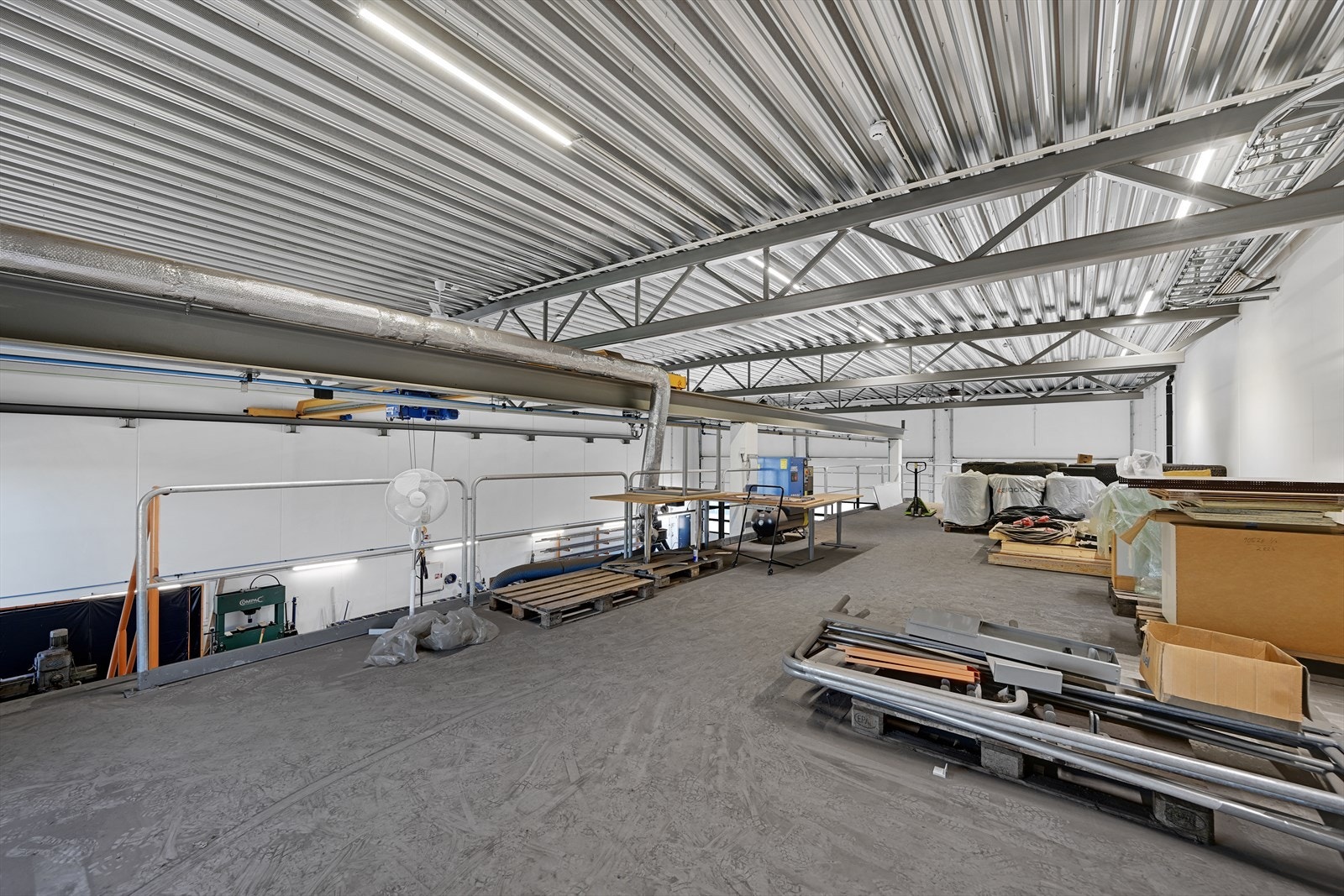 Messanin lager-/verkstedhall Galleribilde