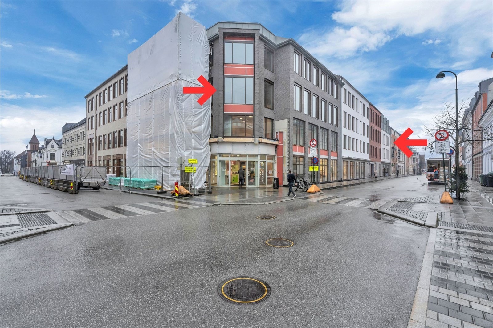 Arealet er på ca 760 kvm og strekker seg over 4 fasader Galleribilde