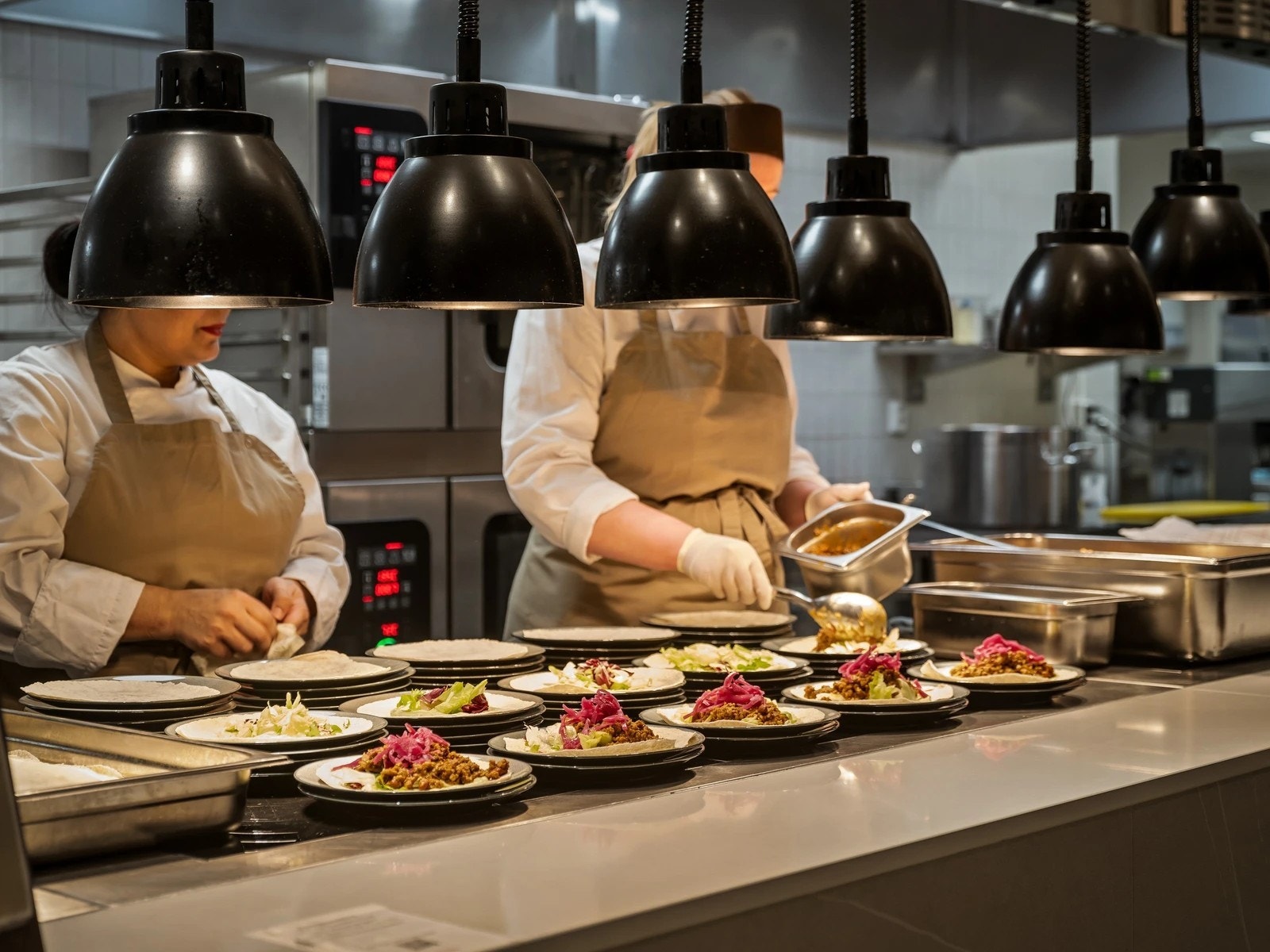 I hjertet av bygget ligger personalrestaurant "Hagen" som tilbyr et godt og variert bespisningstilbud. Galleribilde