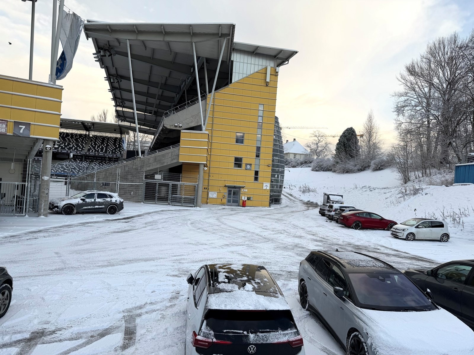 arealet ligger i 2. etasje med parkering utenfor.jpg Galleribilde