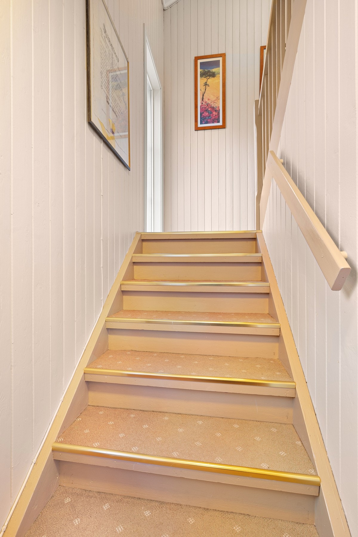 I 2. etasje finner vi resterende to soverom tilhørende hovedleilighet + et toalettrom Galleribilde