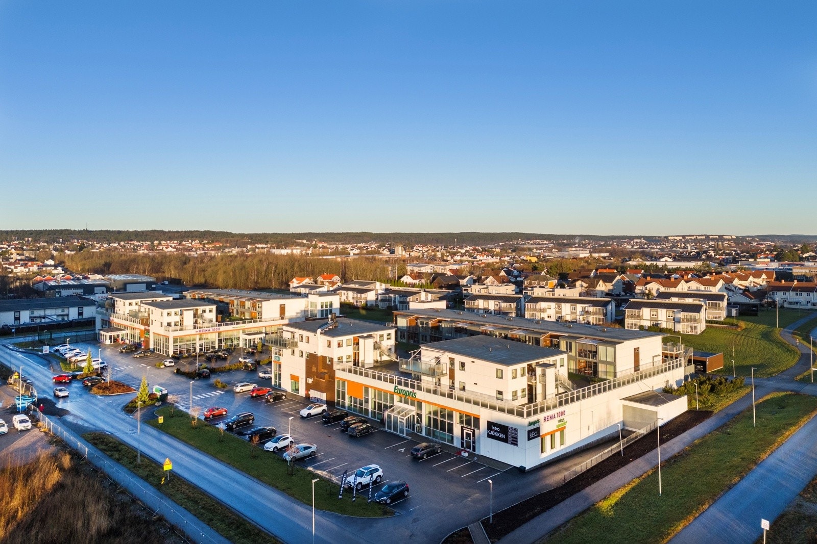 Østsiden Storsenter, masse gratis parkerings plasser. Galleribilde