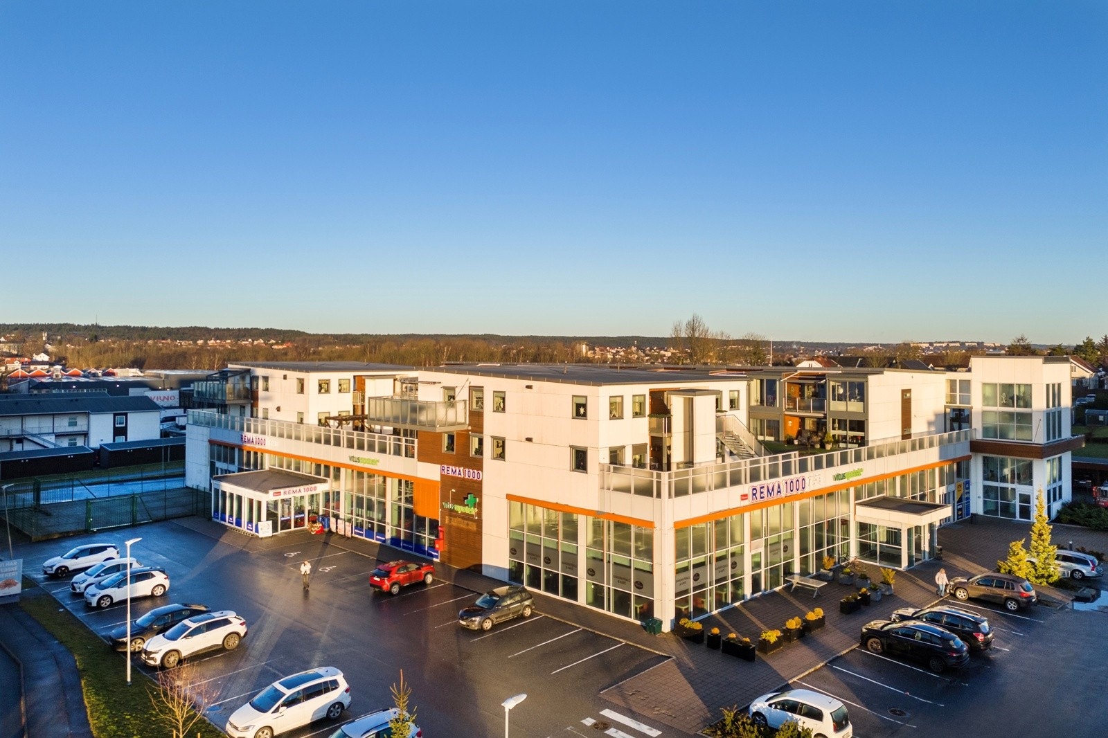 Østsiden Storsenter, langs riksveien. Det bor ca. 30.000 på denne siden av Fredrikstad Galleribilde