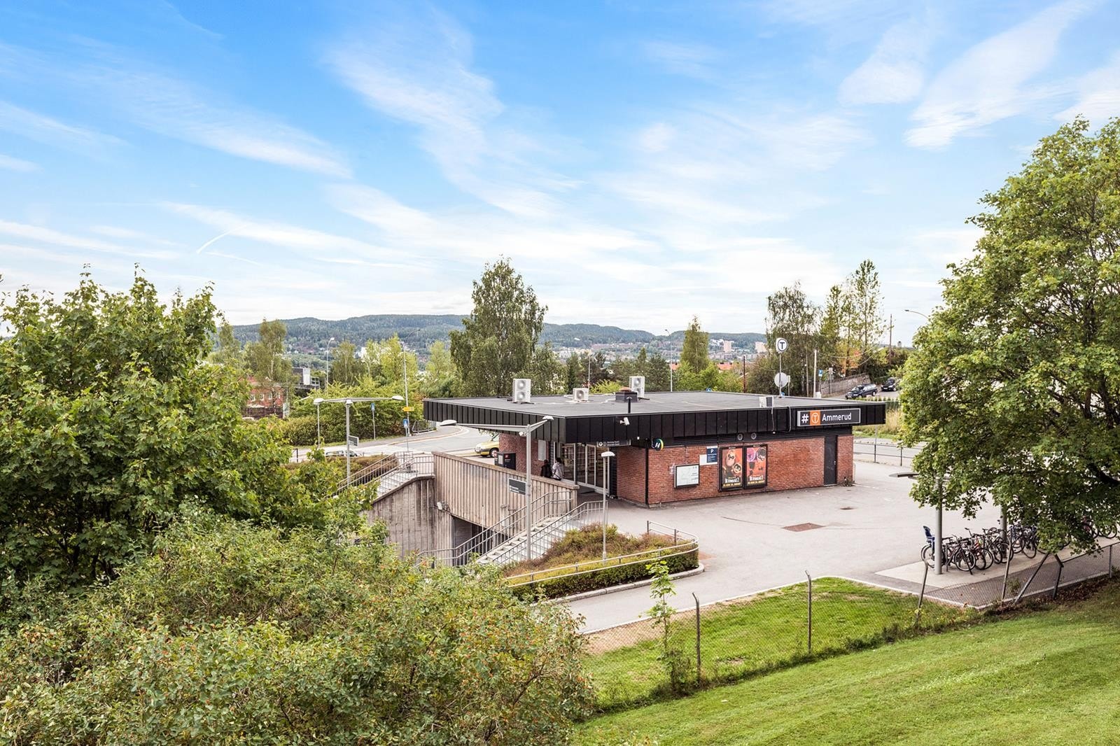 Ammerud t-bane stasjon ligger i umiddelbar nærhet til eiendommen Galleribilde