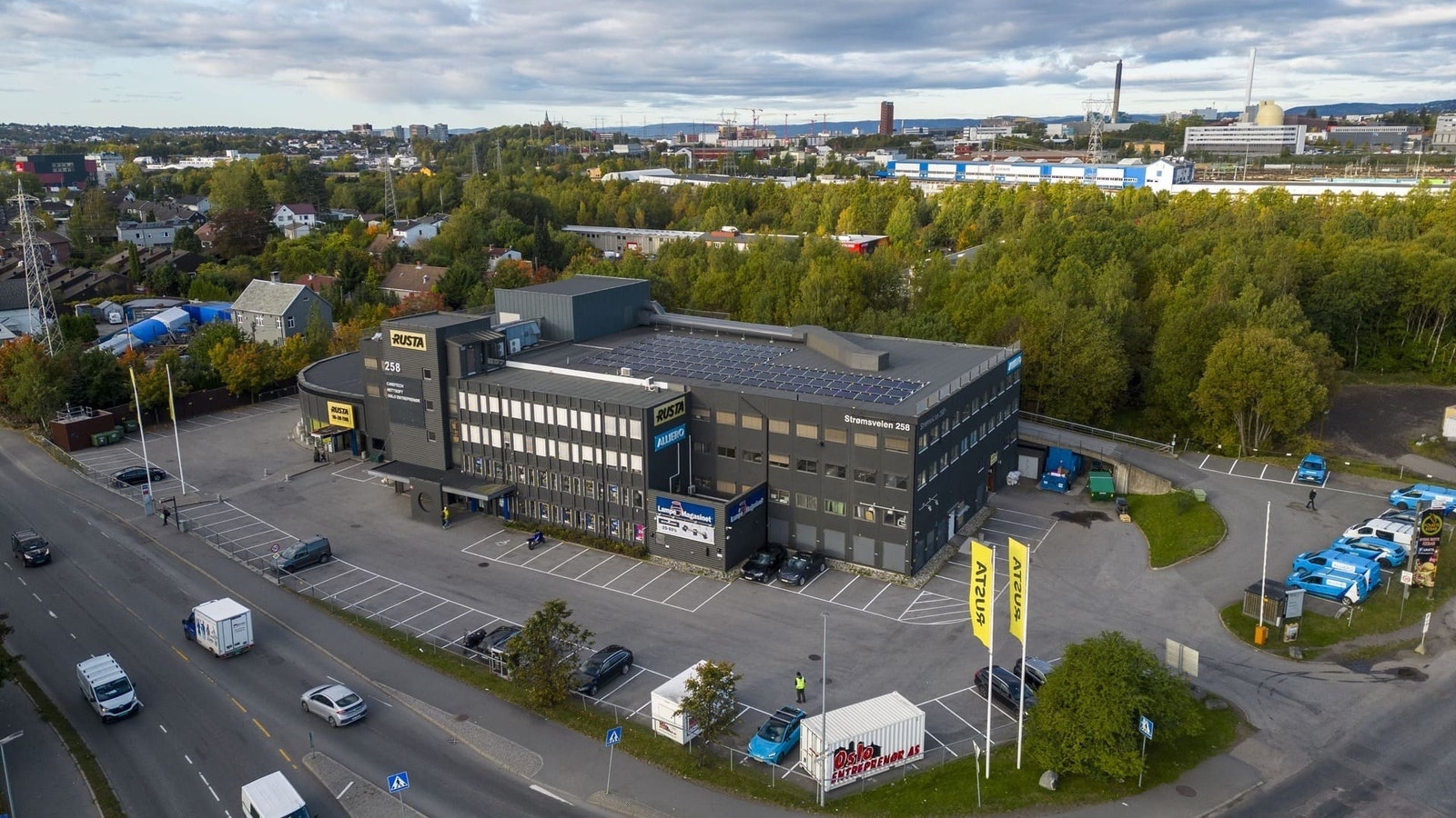 Eiendommen har god parkeringsdekning Galleribilde