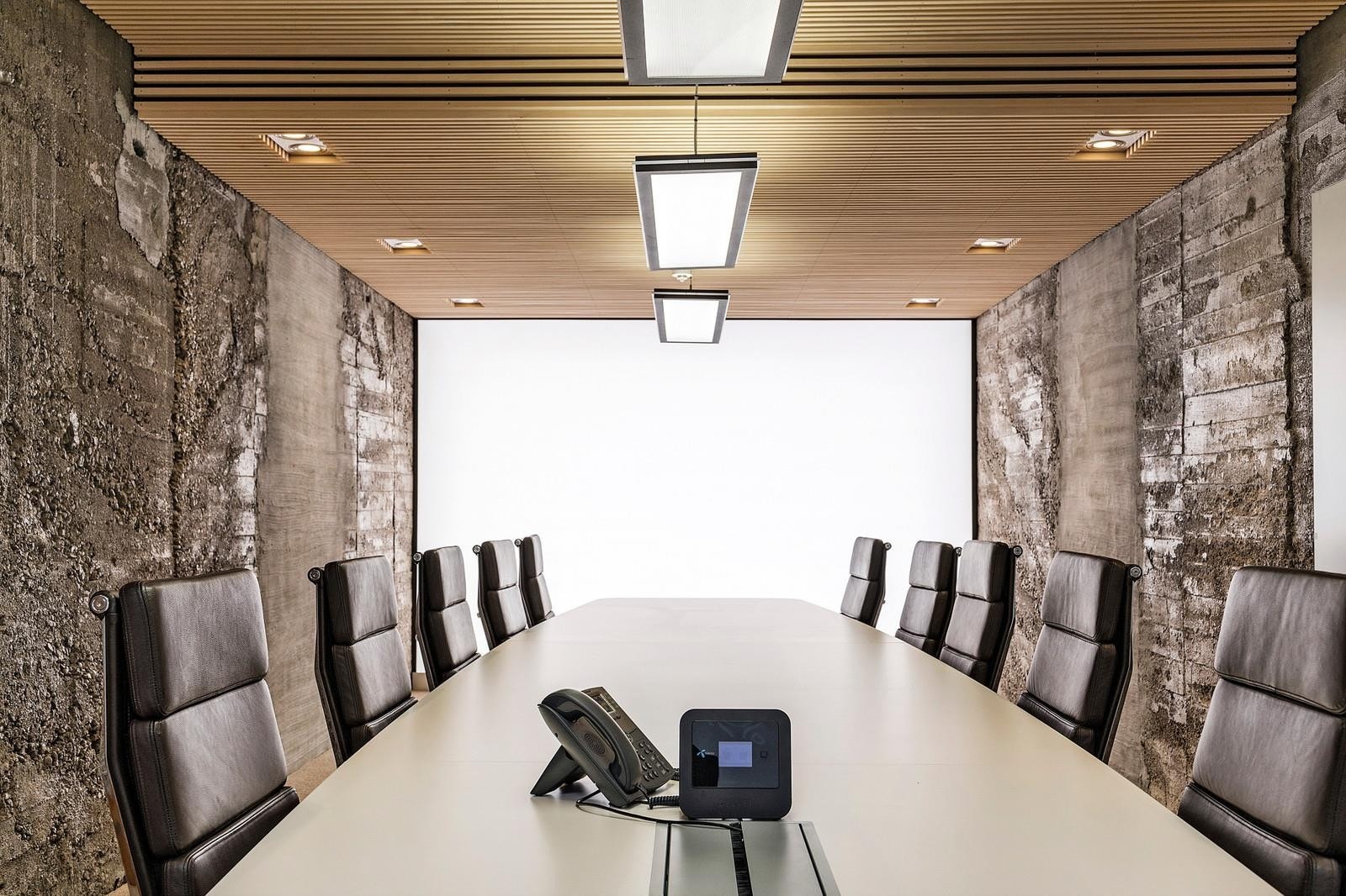 Velkommen til et unikt kontorfellesskap med høy standard, treningssenter og auditoriet med 50 plasser. Bildet er fra et av de 7 felles møterommene. Galleribilde