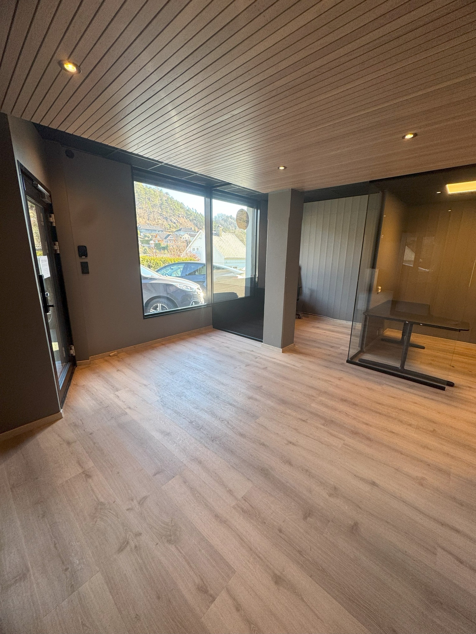 Kontorer ved inngangsparti Galleribilde