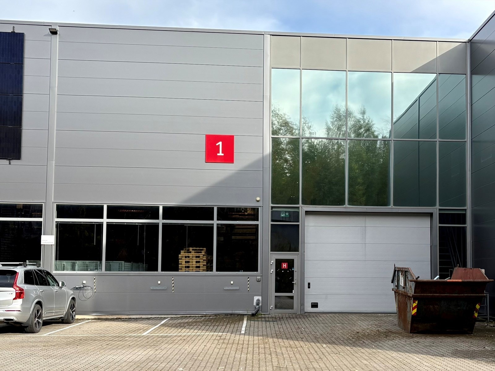 Port med bakkeadkomst til lagerdel 590 kvm. Galleribilde