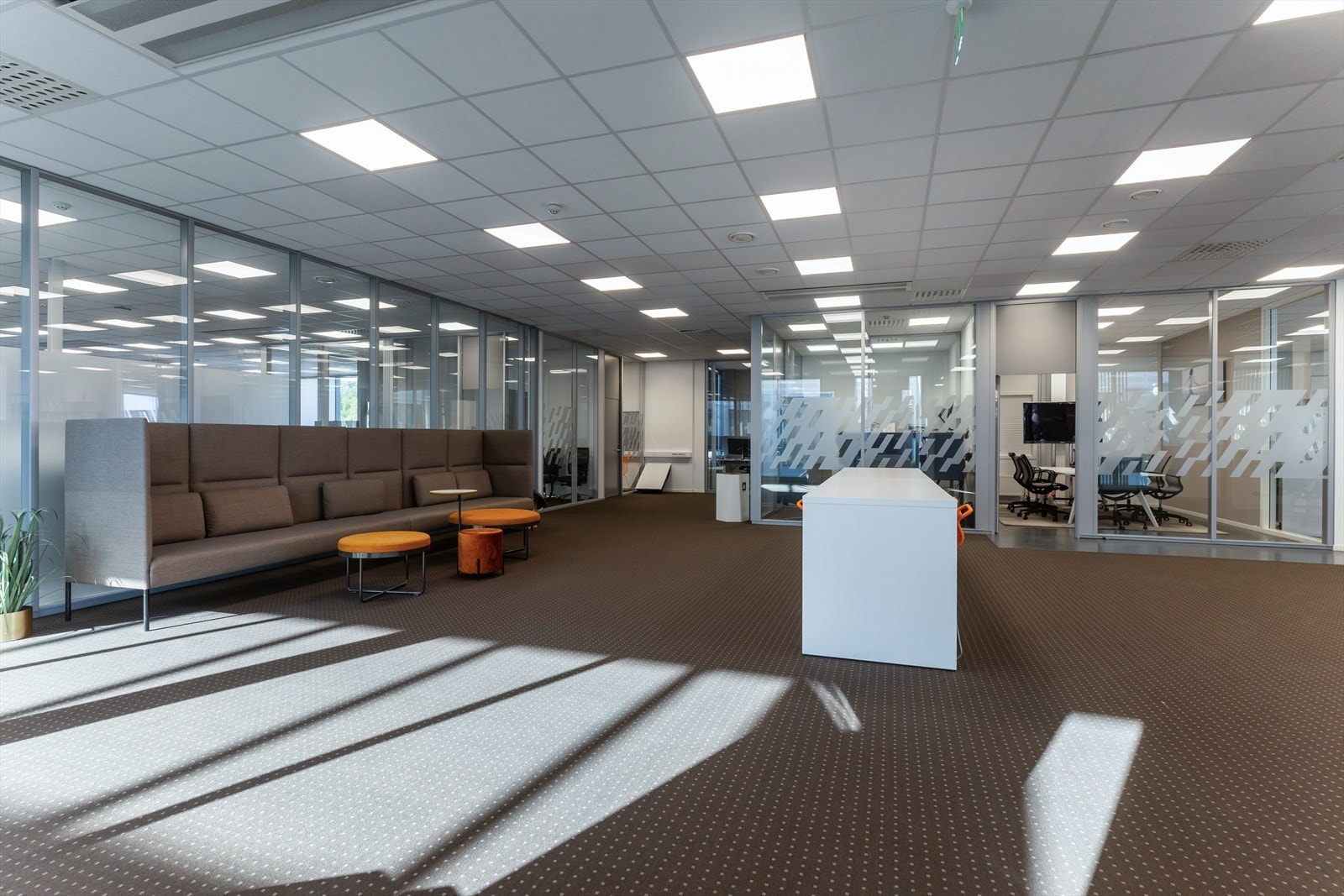 Utleie 20 - Åpent kontorlandskap kombinert med cellekontorer Galleribilde