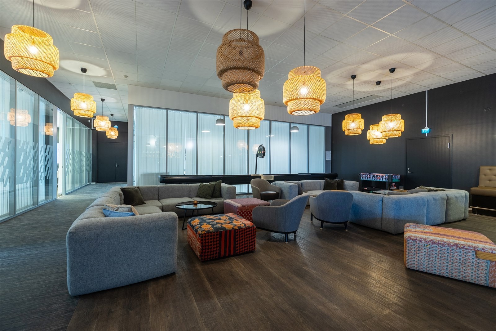 Jernia Bar Galleribilde