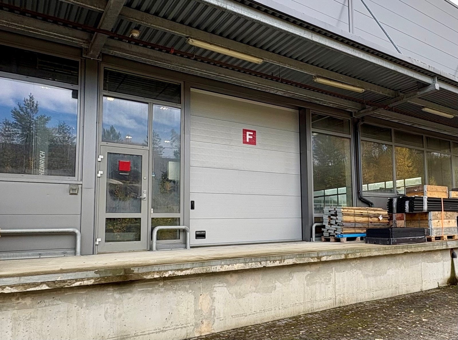 Port med lasterampe til lagerdel 590 kvm Galleribilde