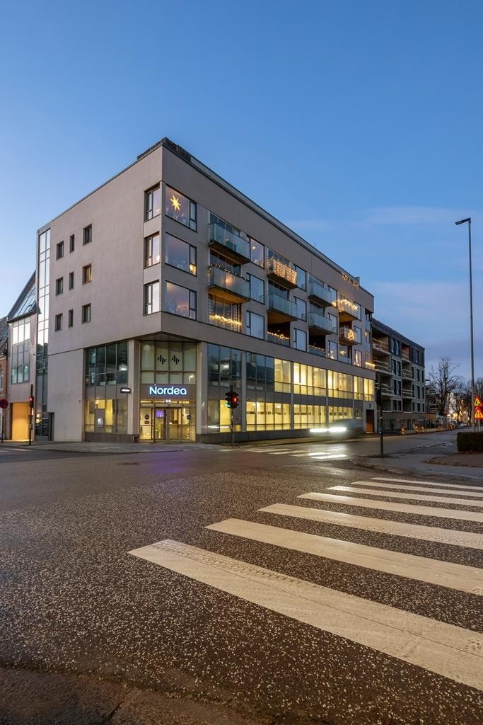 Beliggende vegg i vegg med Nordea Galleribilde