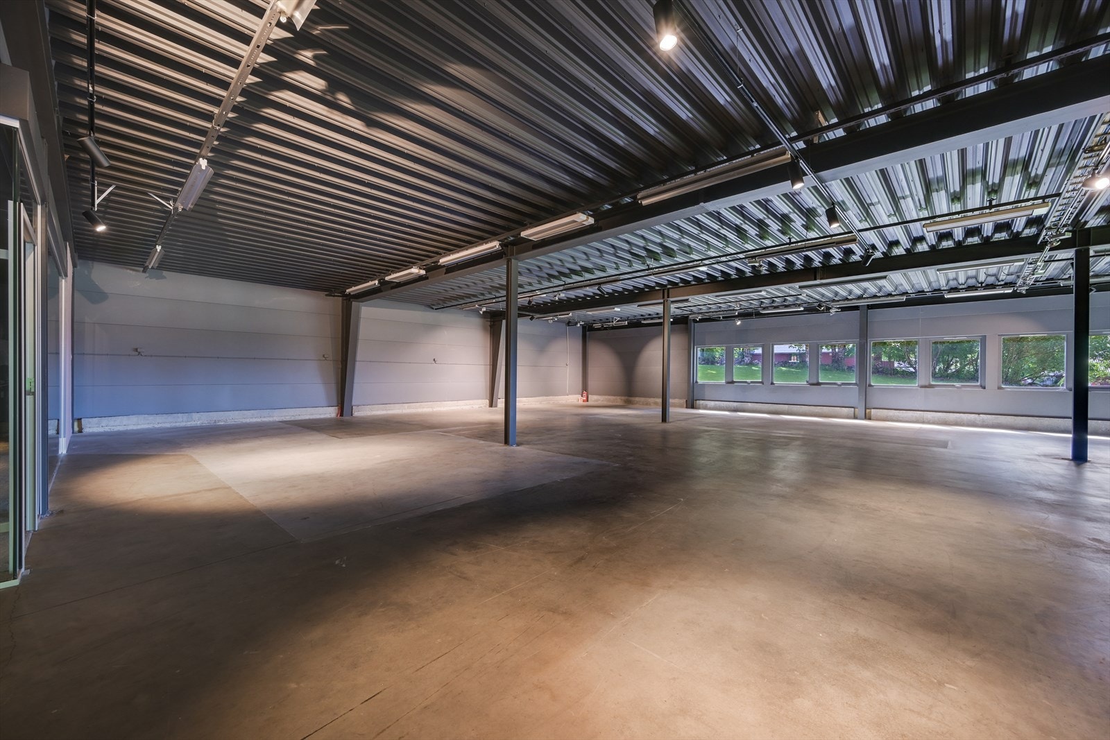 1. etg - lager -showrom Galleribilde