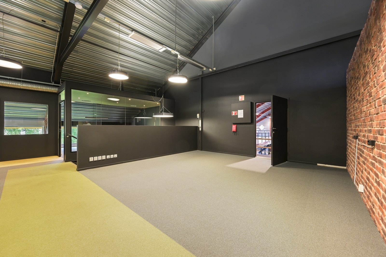 2. etg . lager -showrom Galleribilde