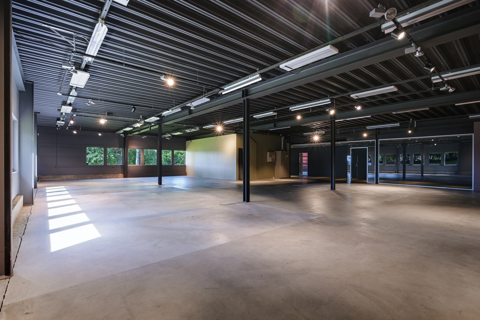 1. etg. møterom, lager, showrom Galleribilde