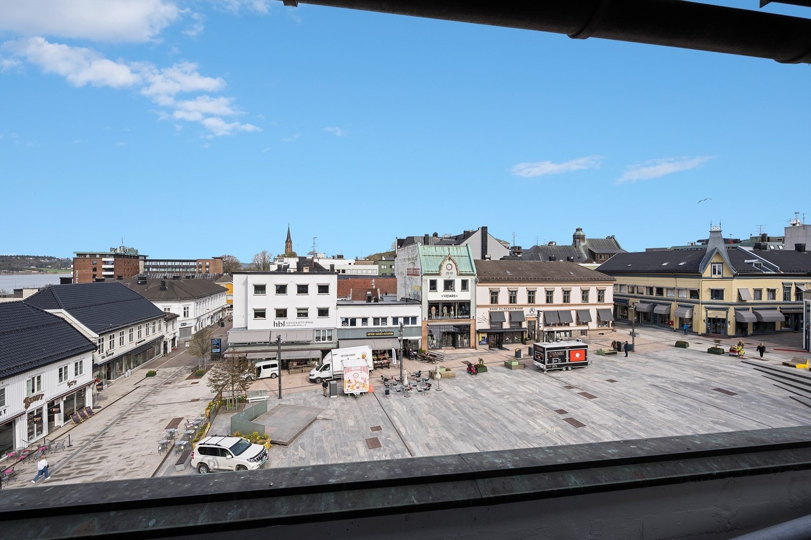 Utsikt mot torvet og byfjorden Galleribilde