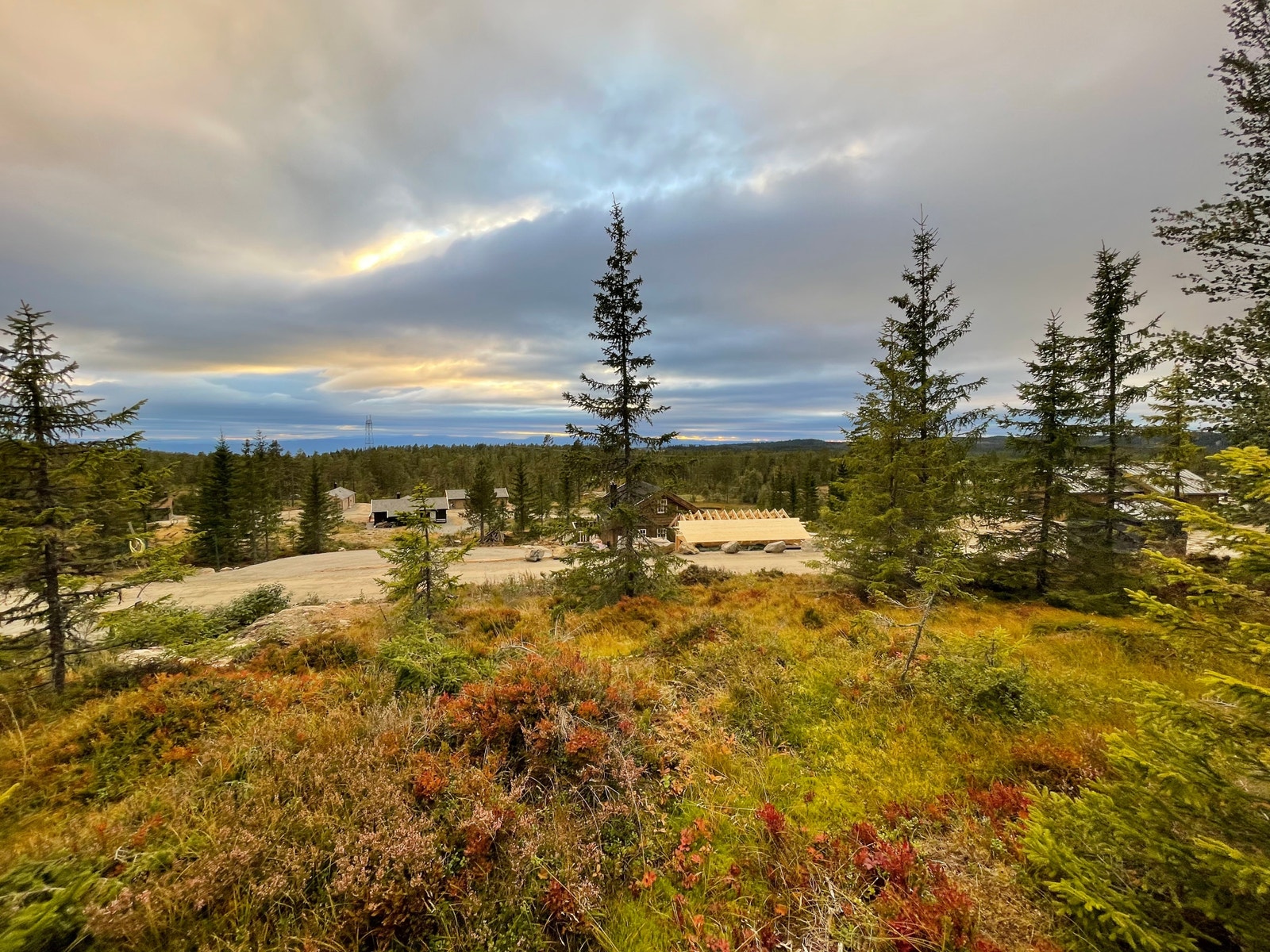 Mens bygging pågikk på andre siden av veien i 2020 Galleribilde