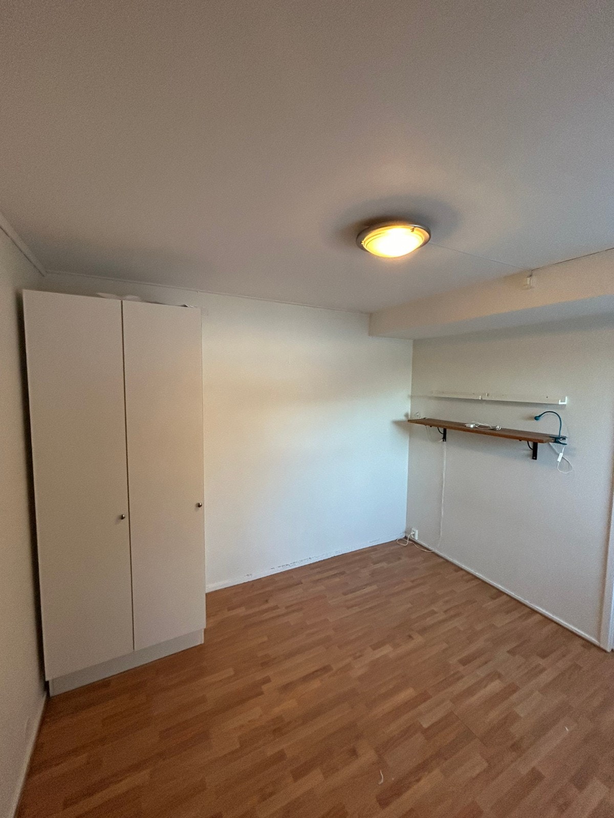 Soverom med skapplass Galleribilde