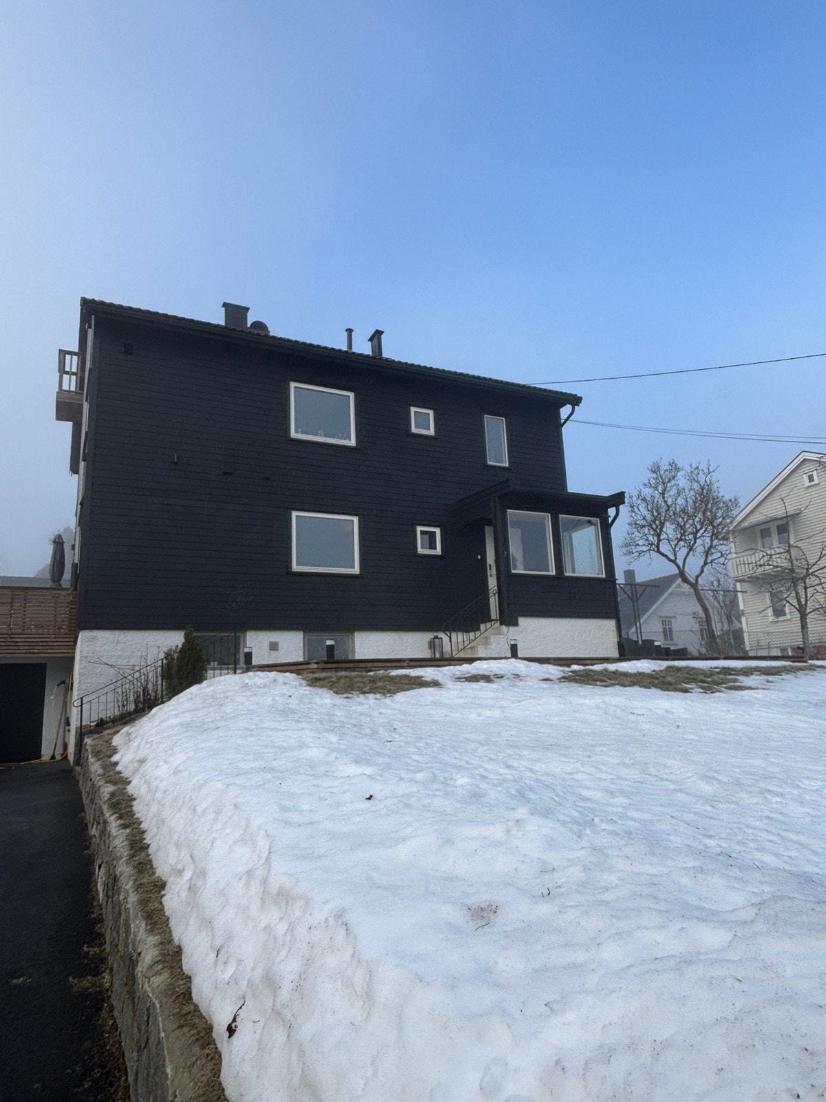 Strøken sokkelleilighet med egen inngang Galleribilde