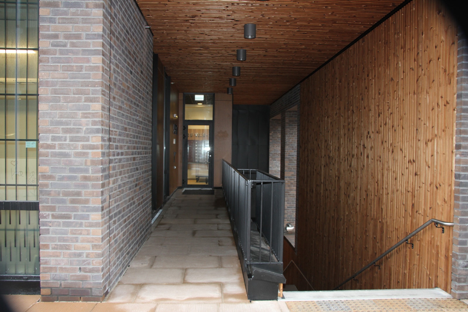 Inngangsparti på gateplan Galleribilde