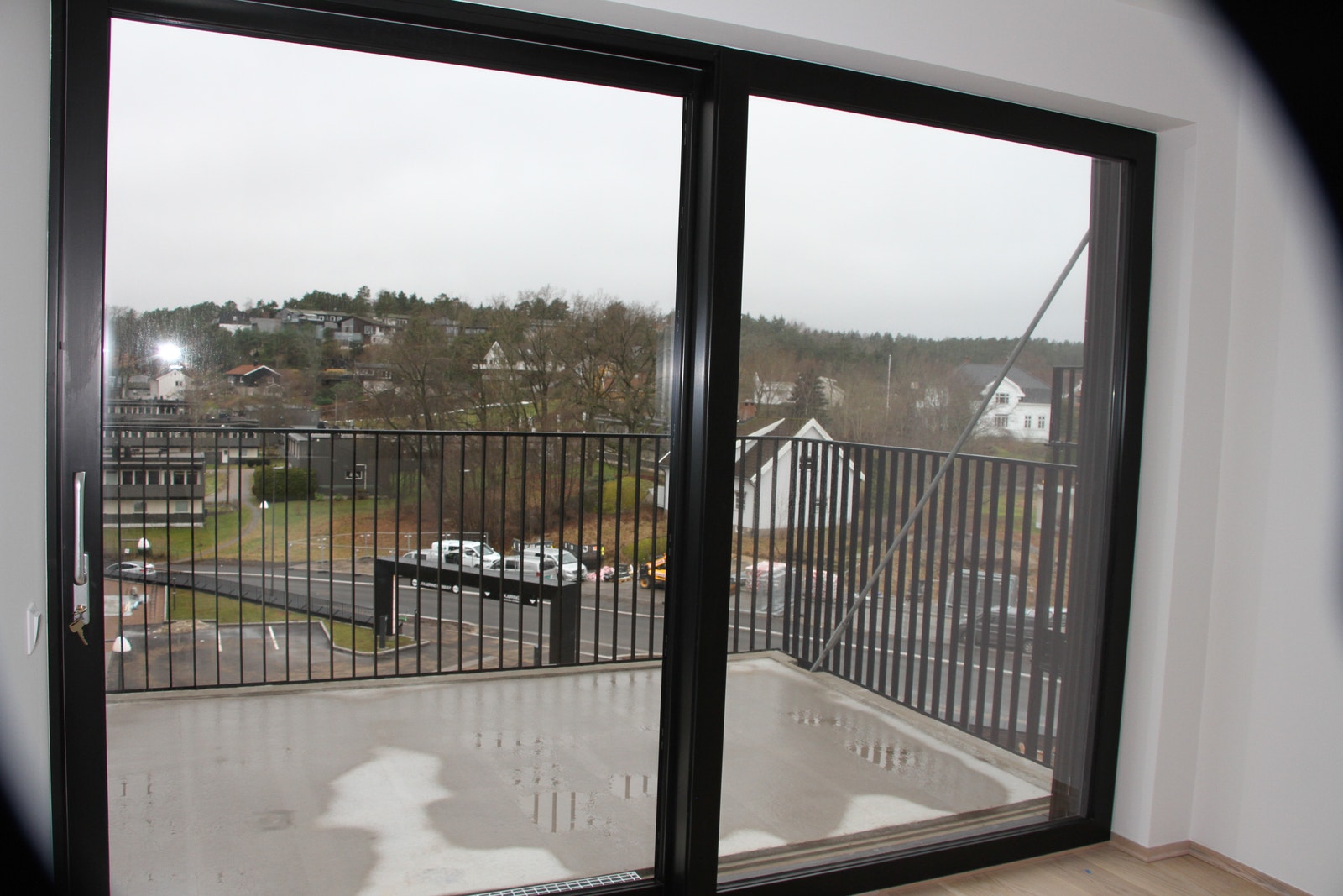 Utsikt fra balkong, syd. Ikke tak over balkong Galleribilde