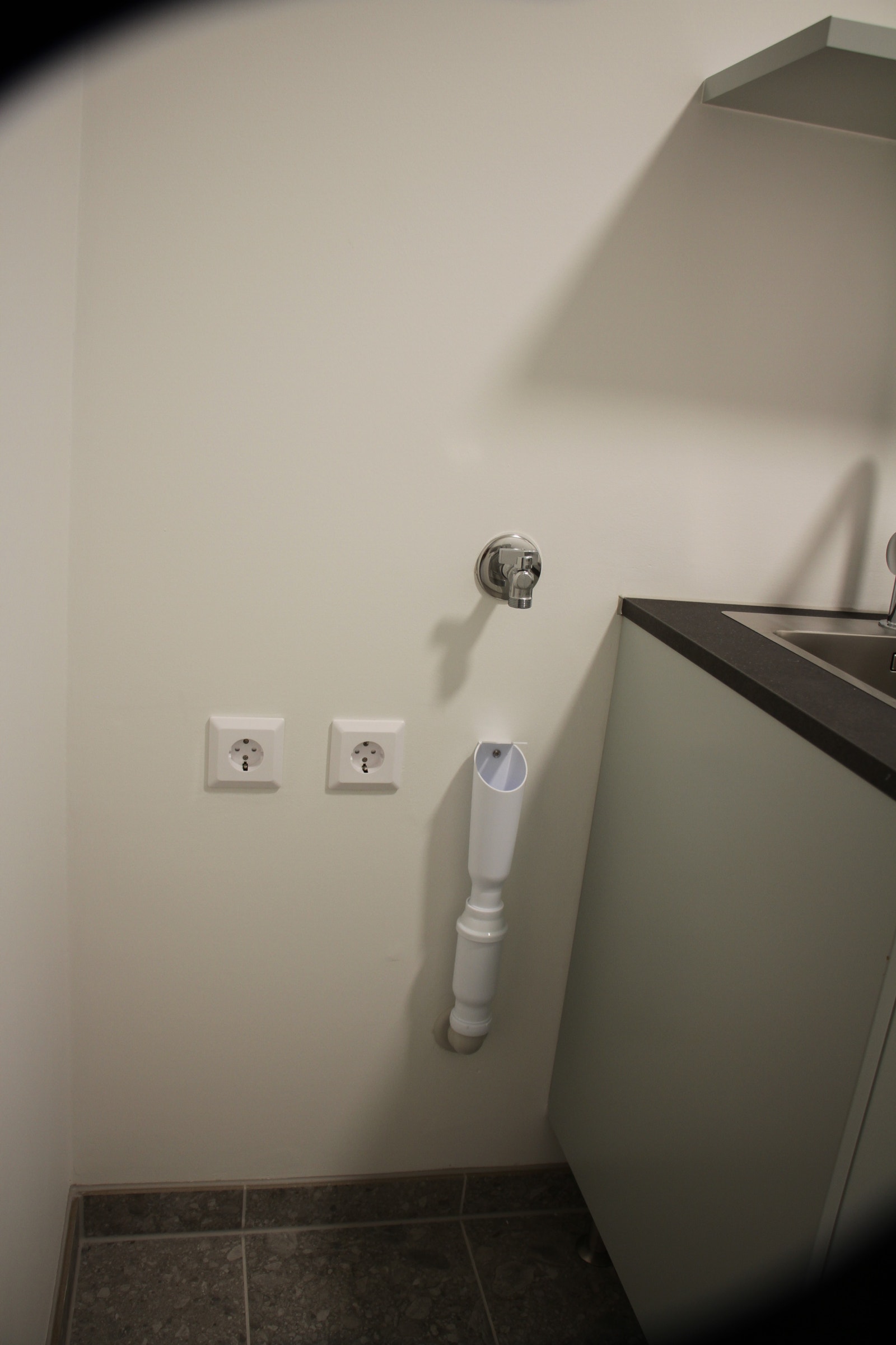 Vaskerom, plass til vaskemaskin/tørketrommel. Galleribilde