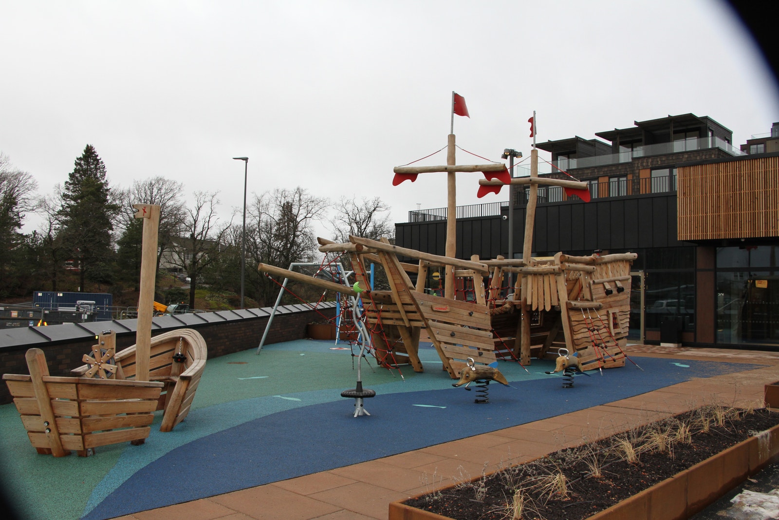 Lekeapparat ved inngang kjøpesenter Galleribilde