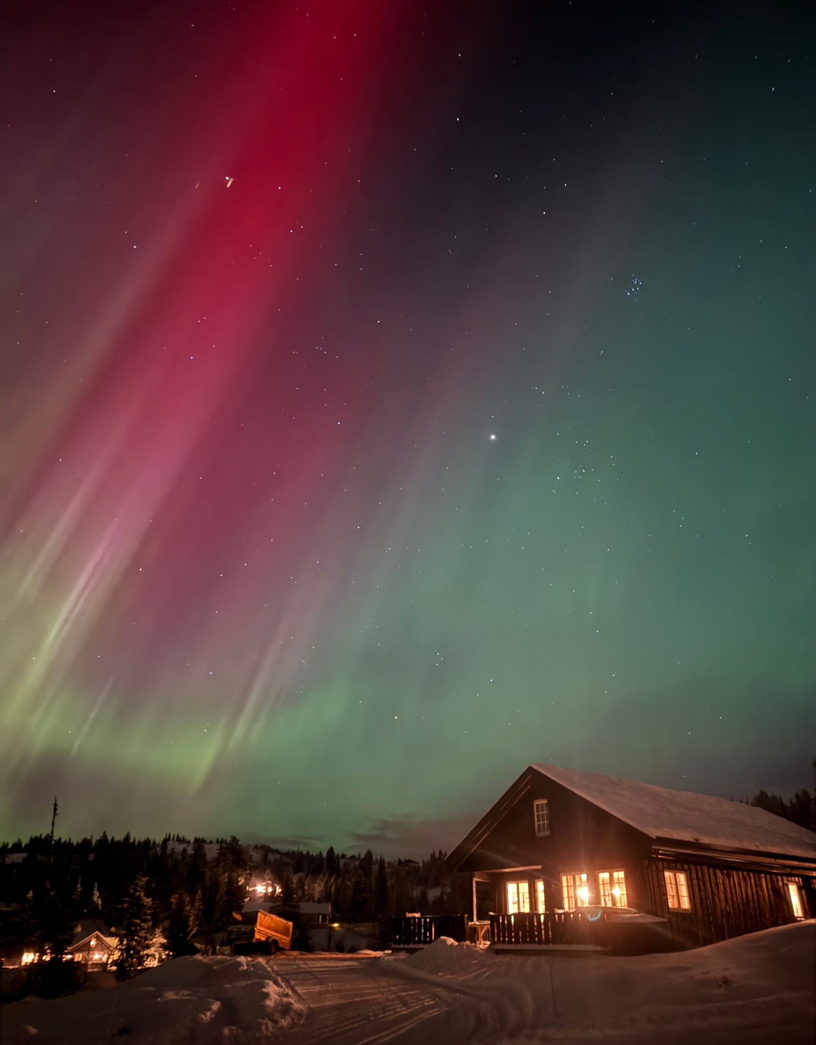 Nordlys over hytta forekommer ofte Galleribilde