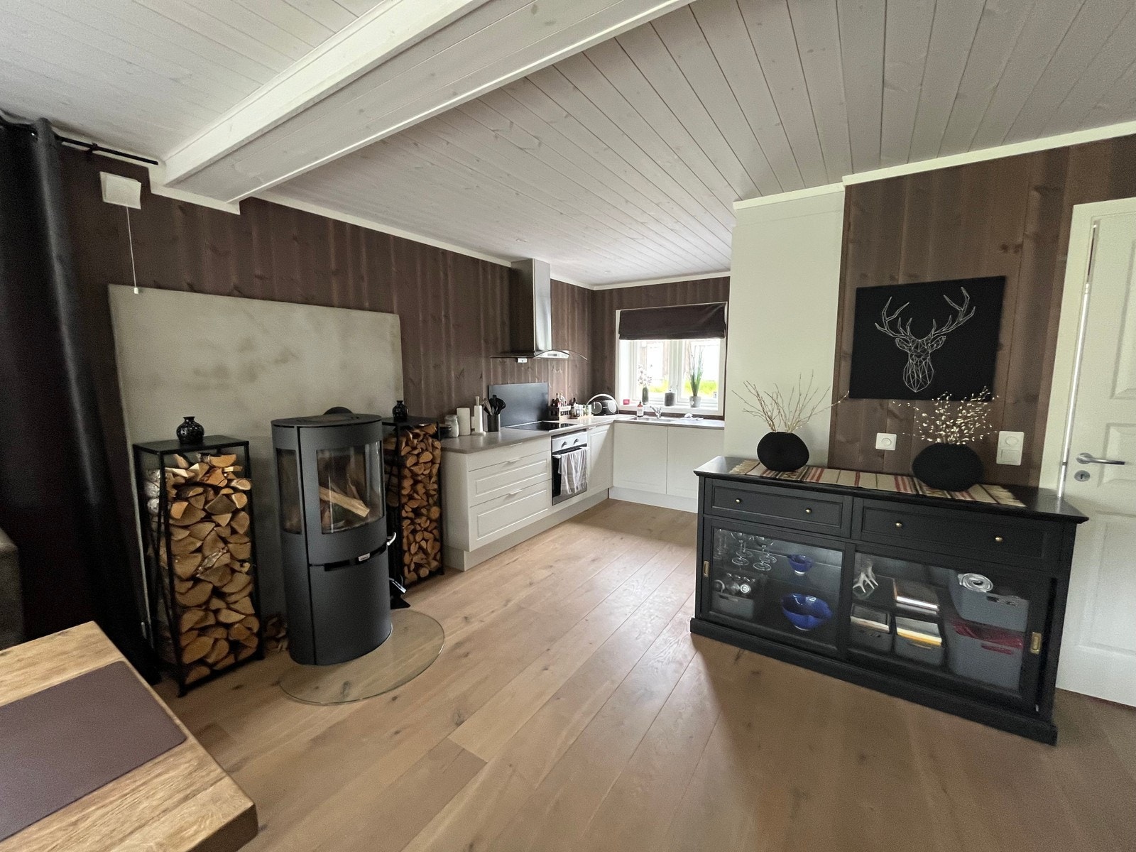 Kjøkken og peis Galleribilde