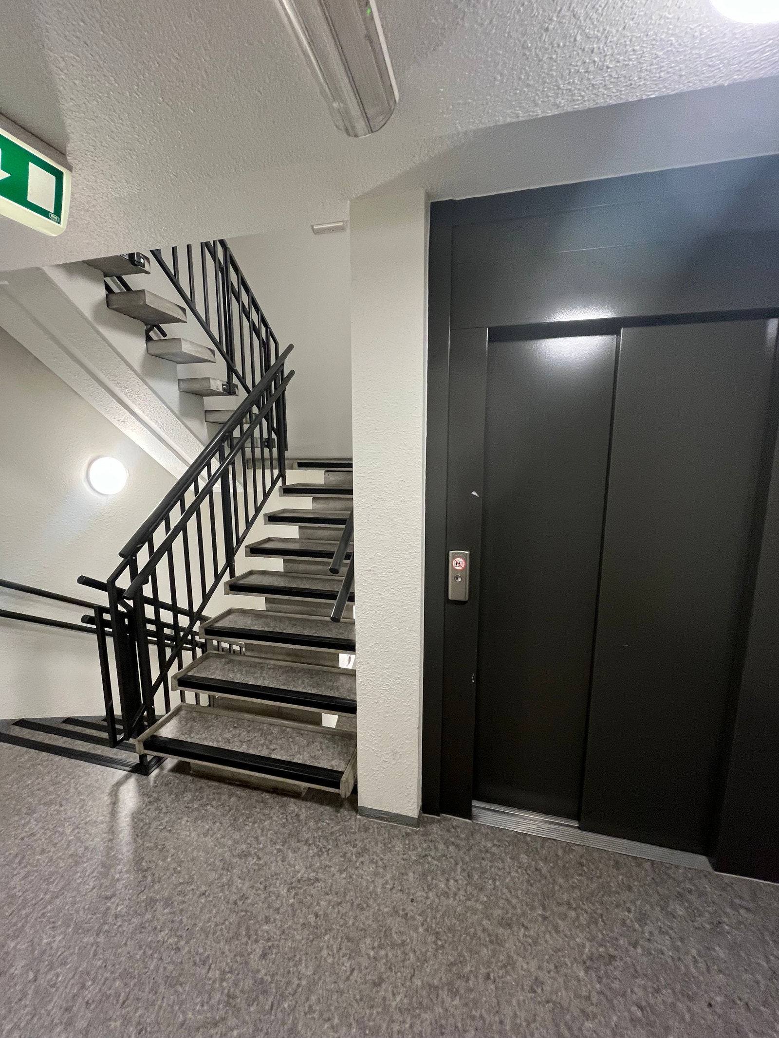 Oppgang/heis Galleribilde
