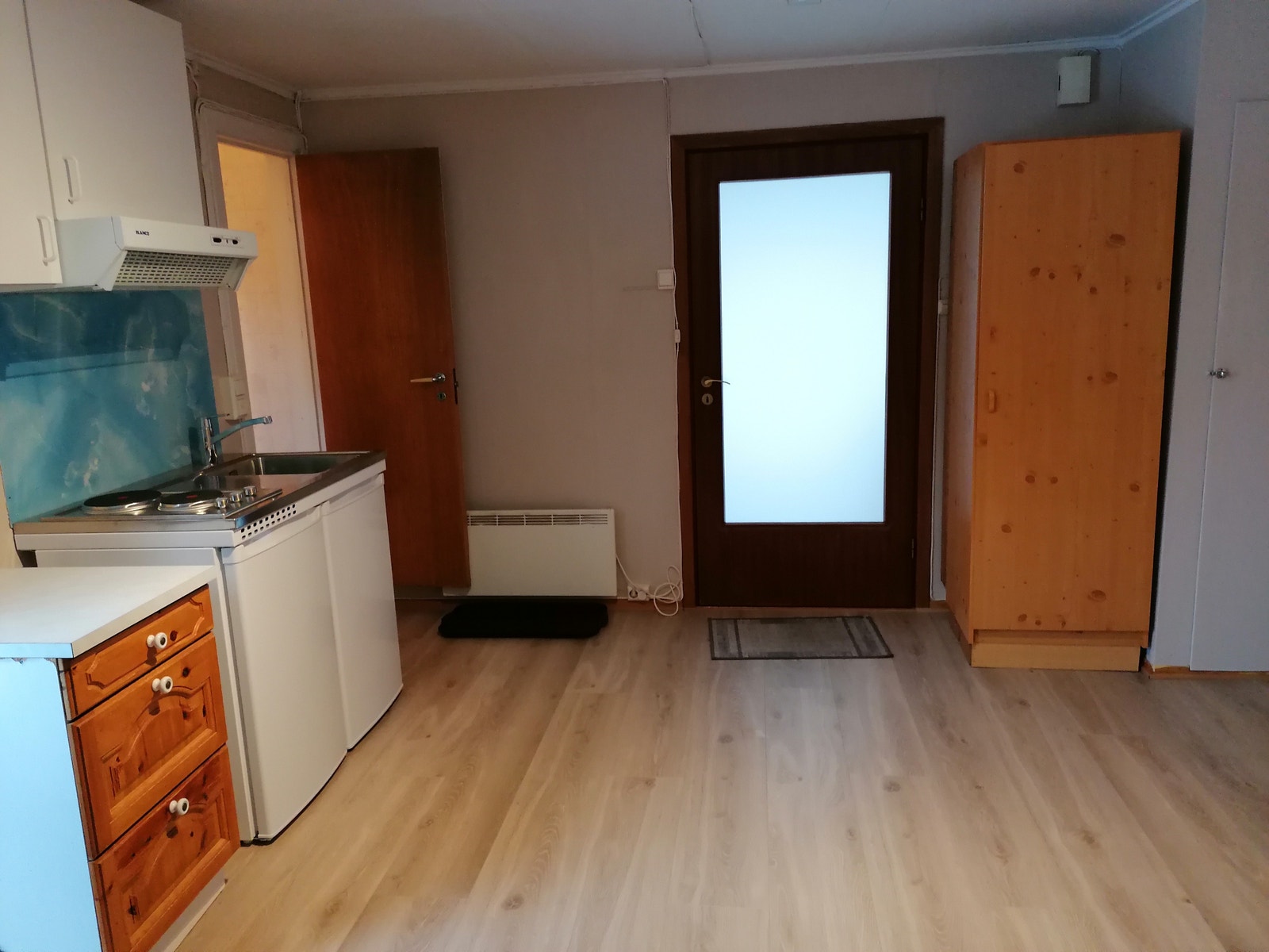 Mot inngangsdøren Galleribilde