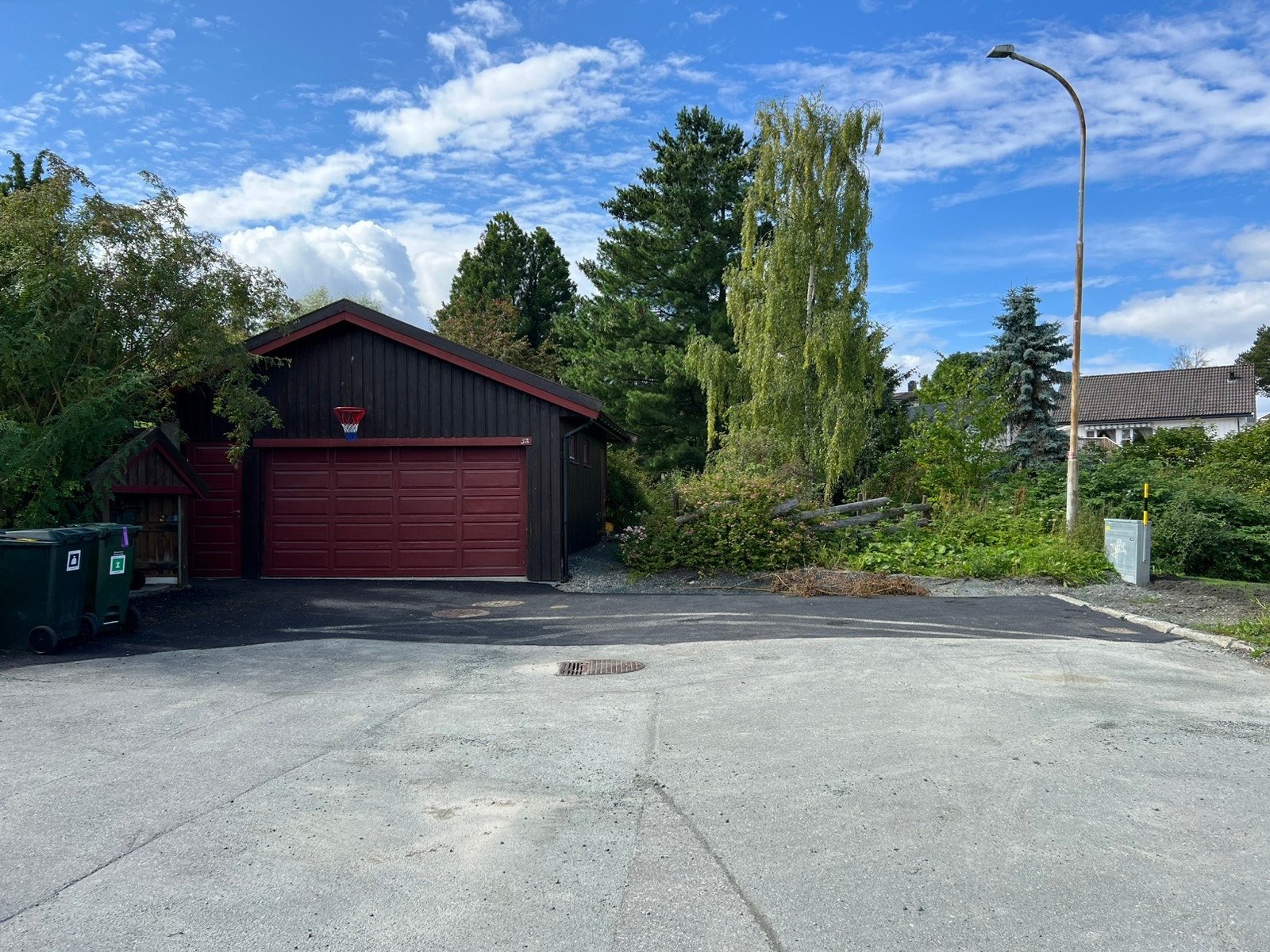 God plass til parkering og rolig strøk i enden av blindgate Galleribilde