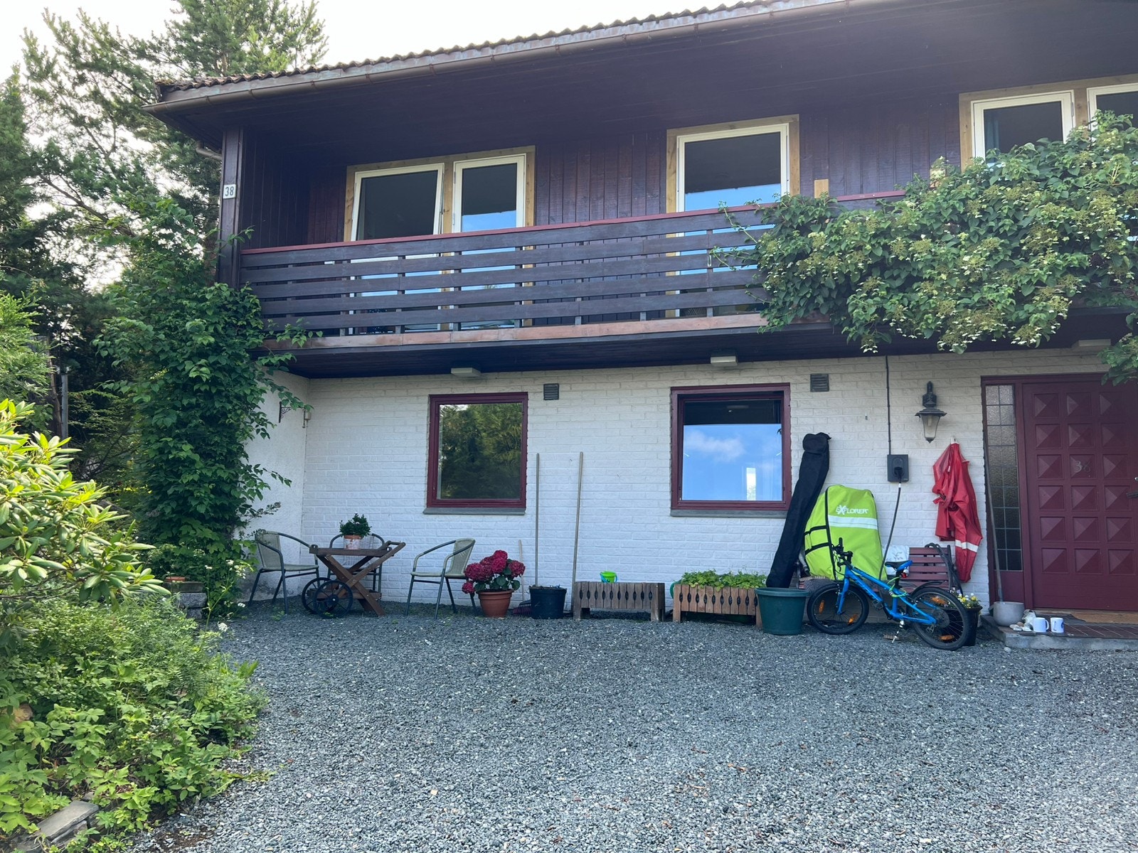 Leilighet i første etasje/sokkel. Masse lysinnslipp og hyggelig atmosfære. Galleribilde