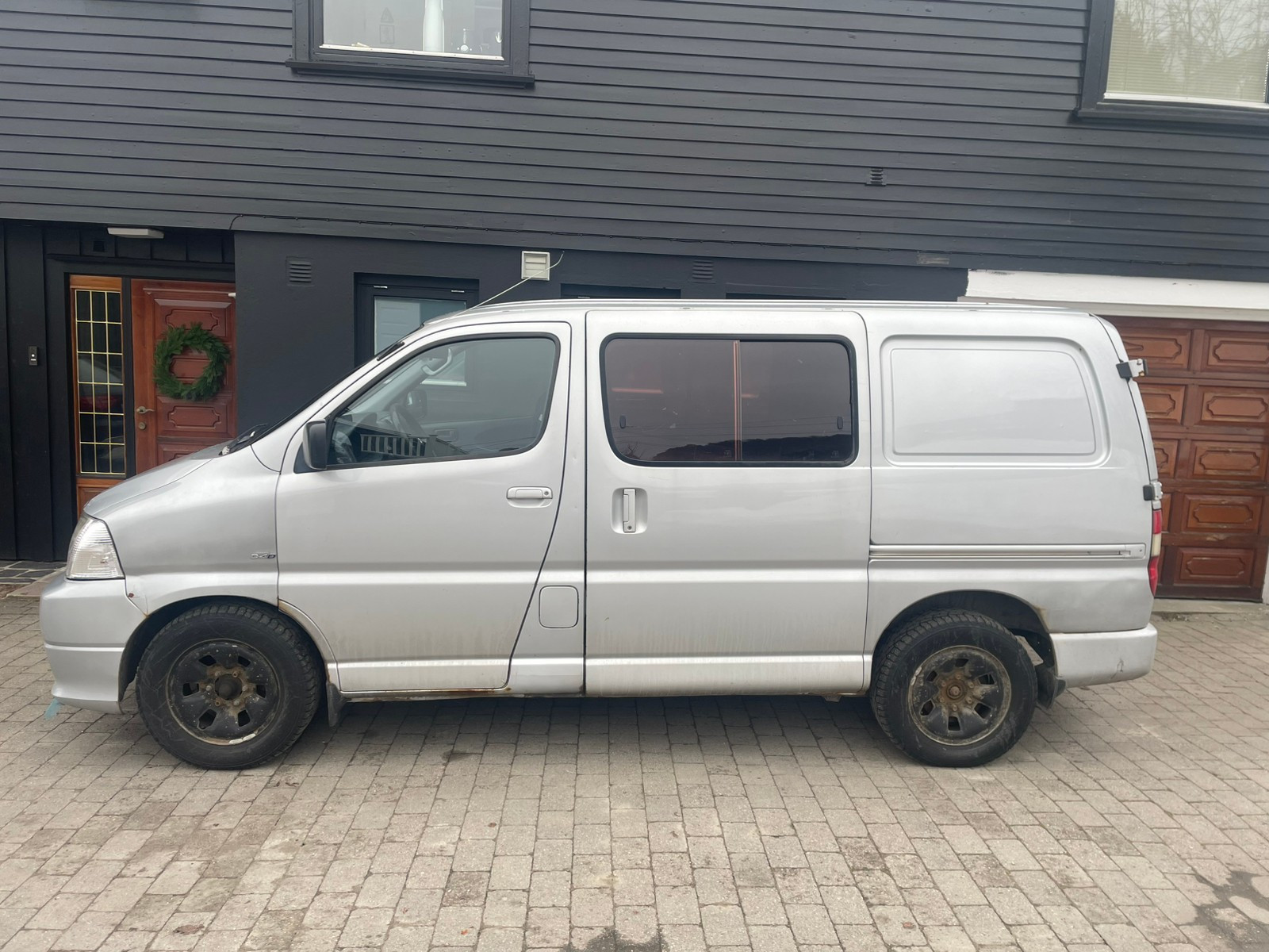 Toyota HiAce D-4D 5-d 117hk kort 2