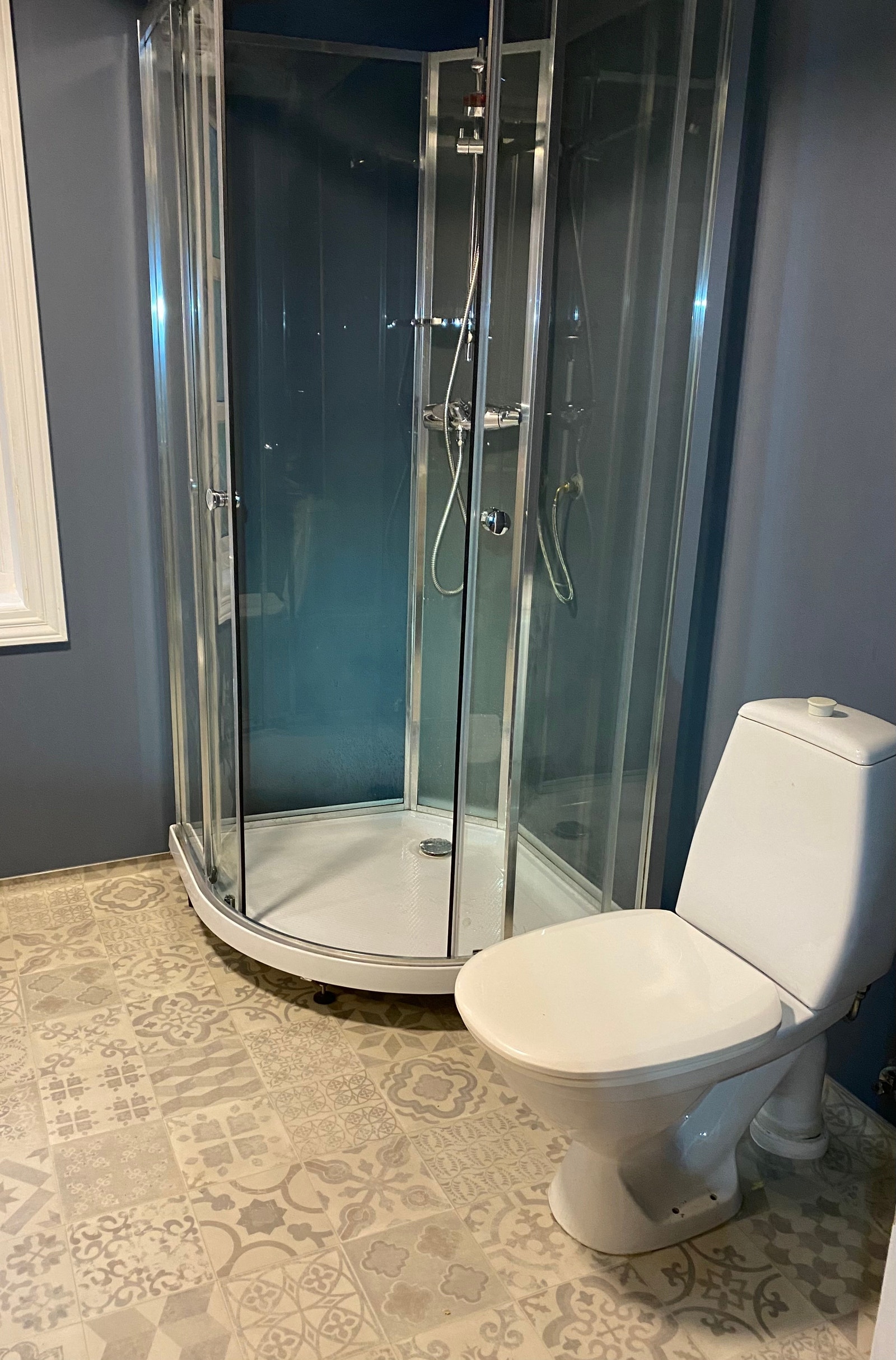 Badet har varmekabler i gulvet Galleribilde