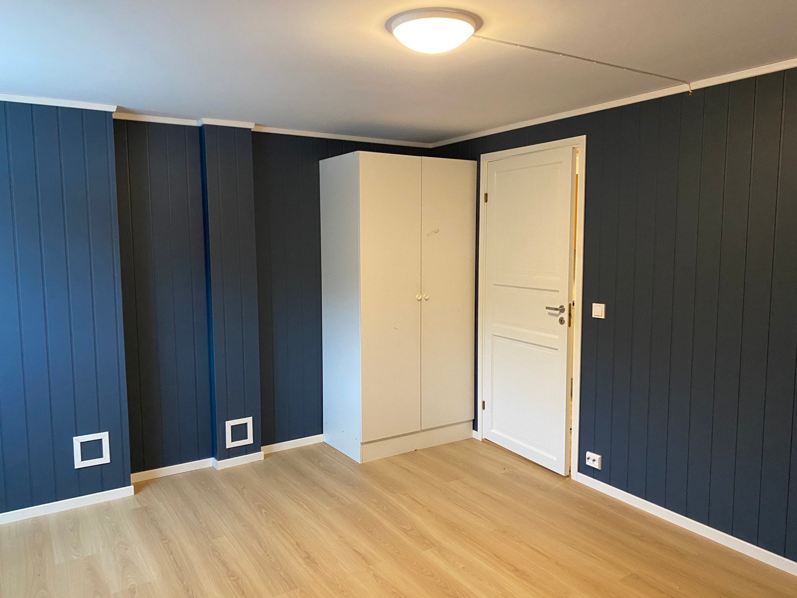 Soverom med skap Galleribilde