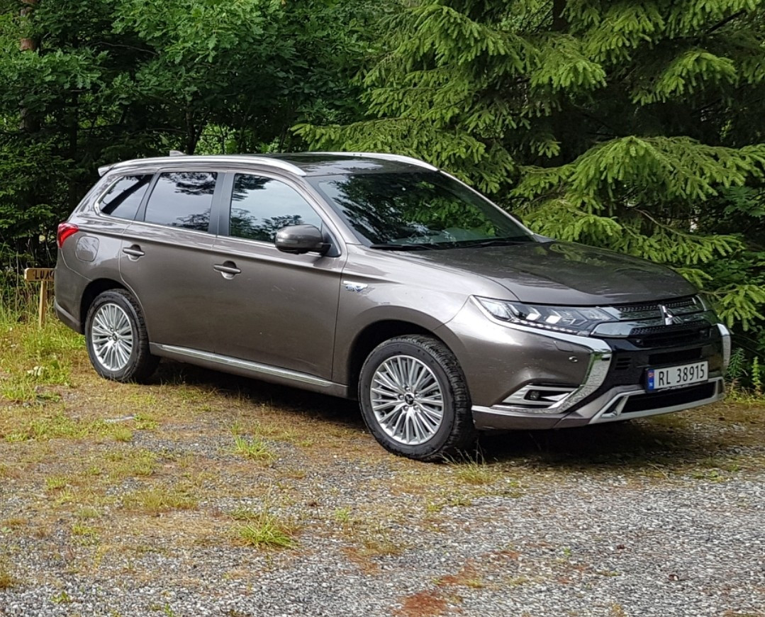 Mitsubishi Outlander Instyle+ 2,4 224hk 2