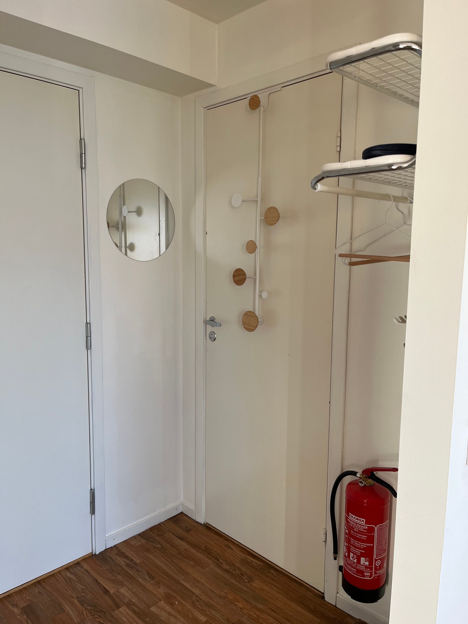 Gang med god oppheng og oppbevarings muligheter Galleribilde