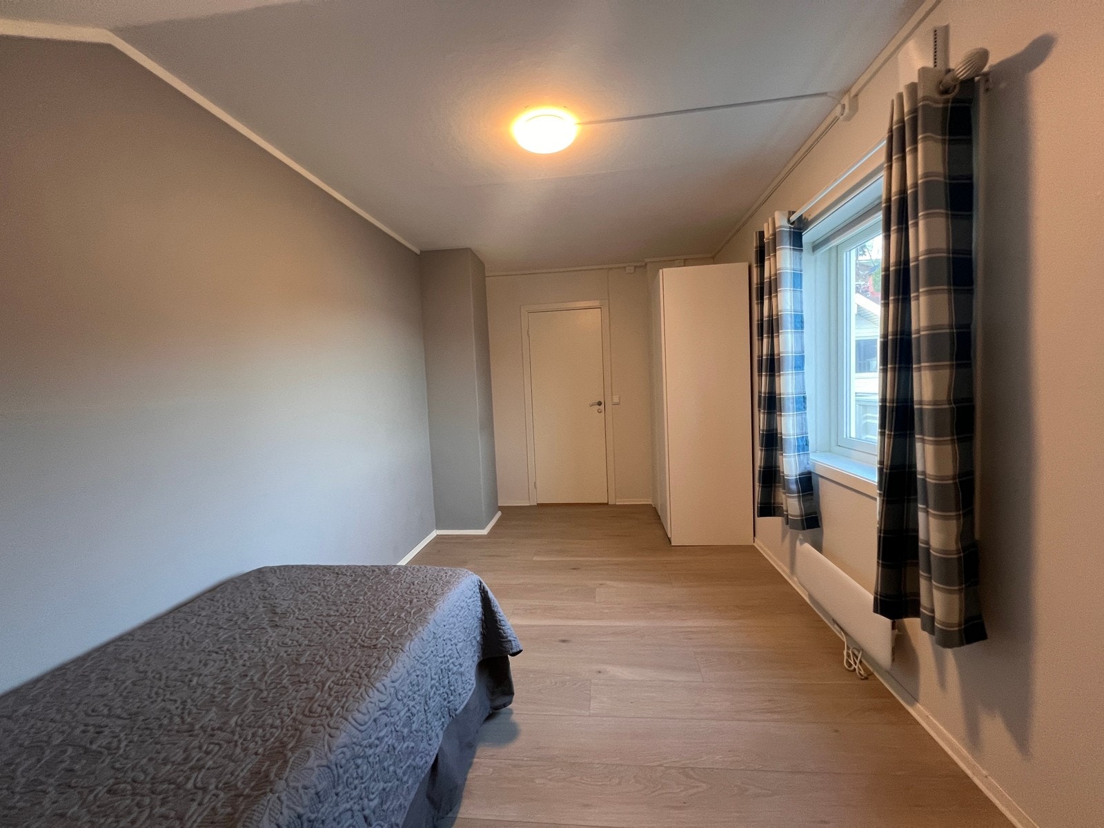 Soverom øst, Galleribilde