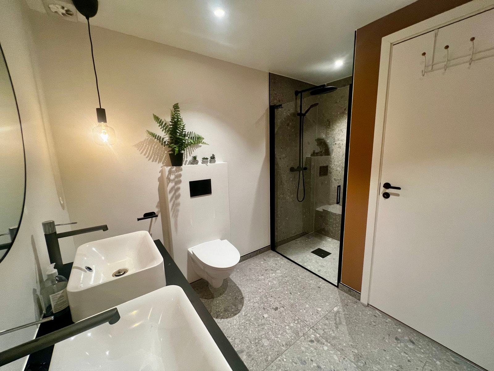 Bad i tilknytning til hovedsoverom Galleribilde