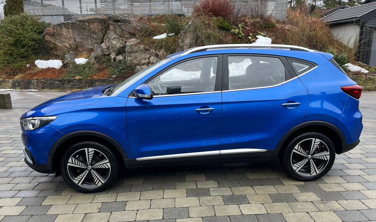 MG ZS EV Luxury 2