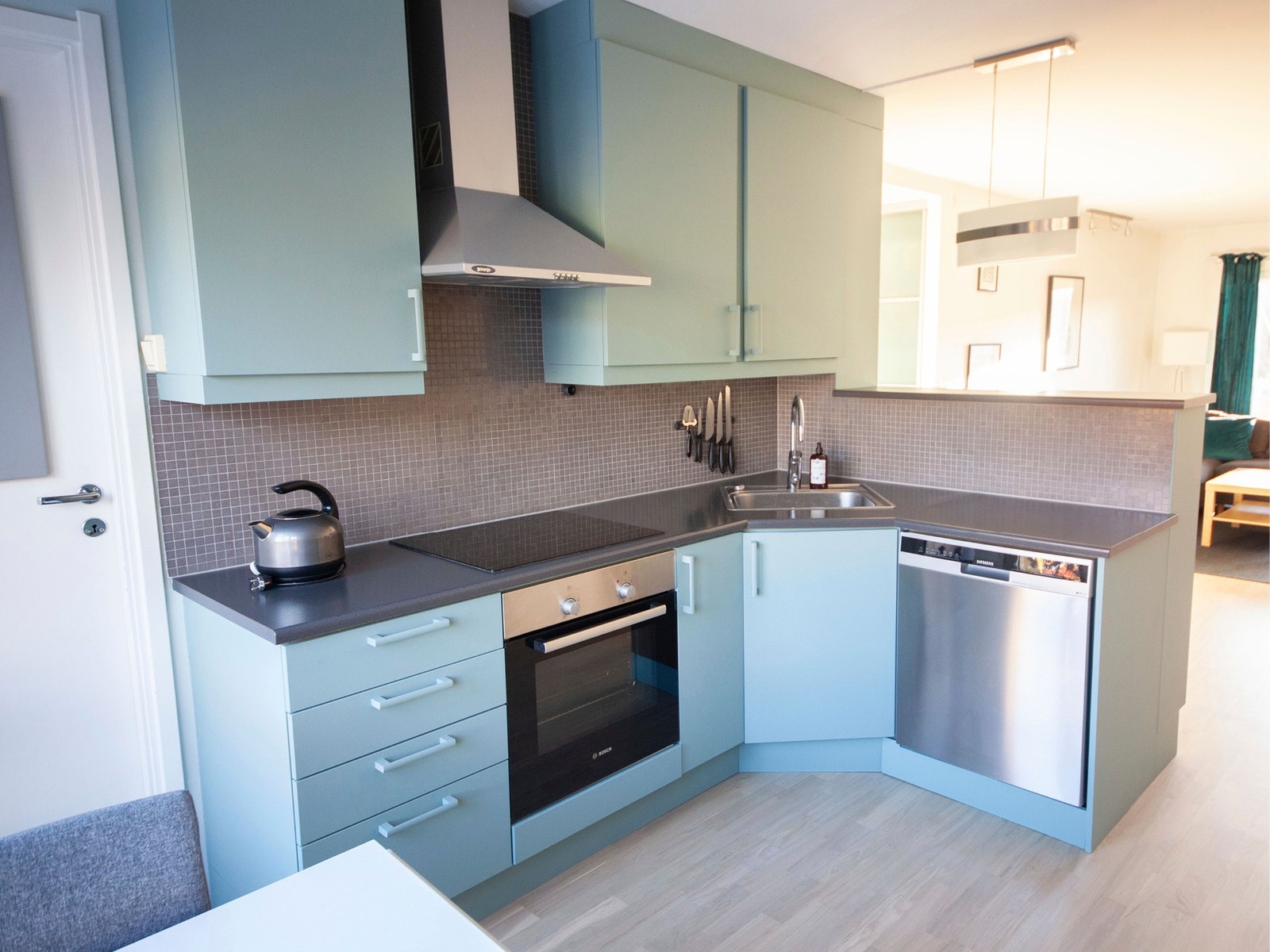 Inngang fra kjøkken til vaskerom. Galleribilde