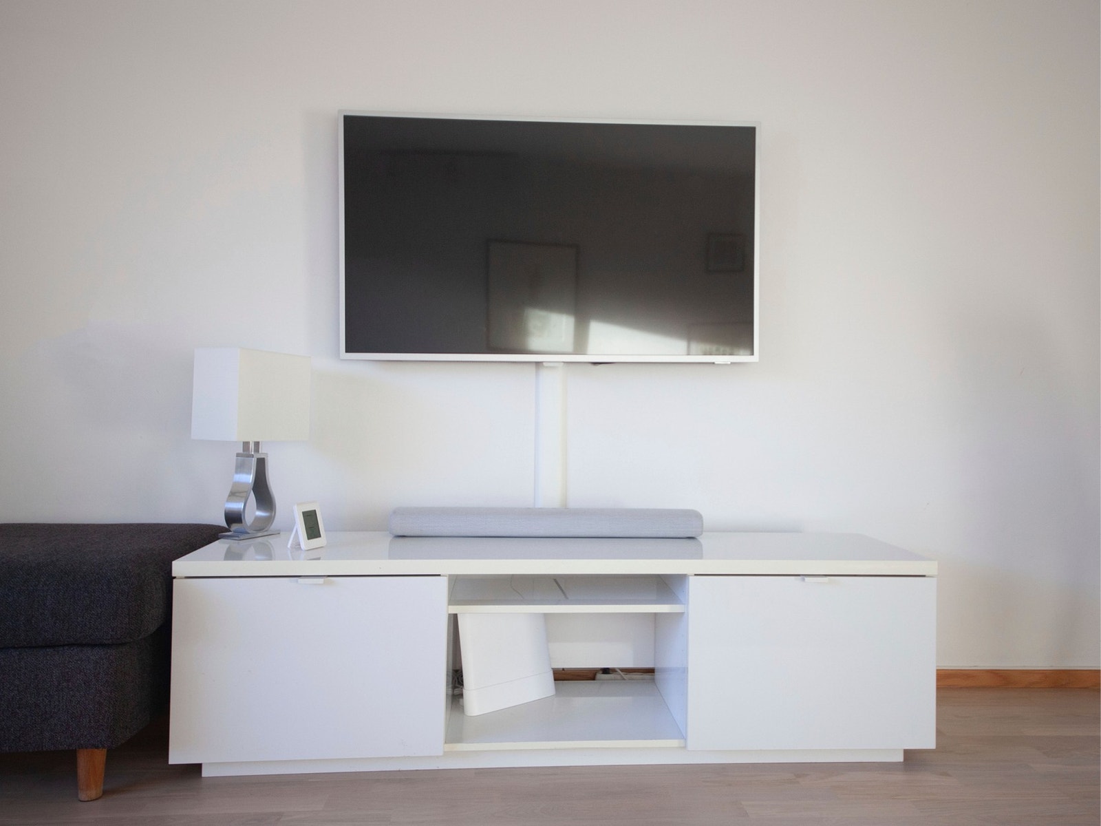 Fiberinternett, smart-TV android, lydplanke og subwoofer. Galleribilde