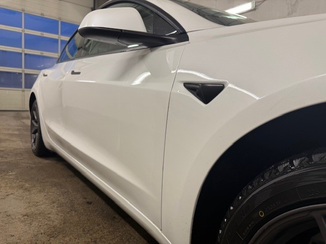 Tesla Model 3 Long Range AWD 3