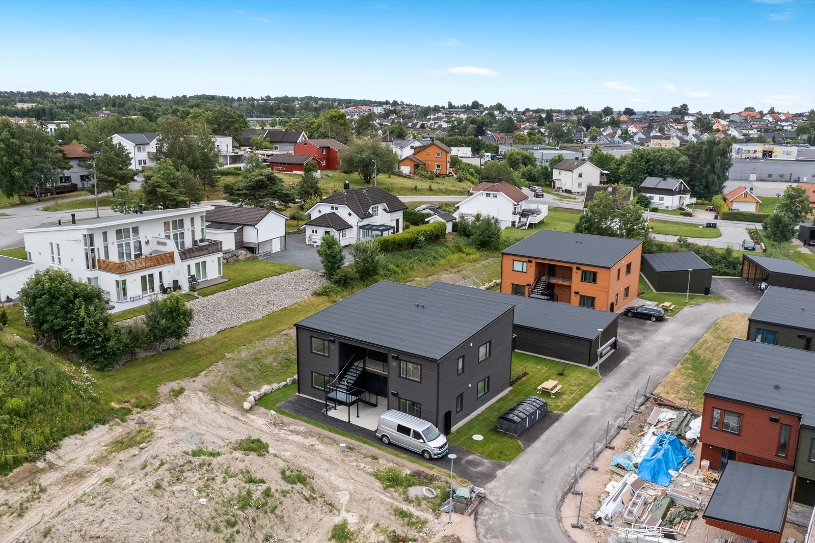 Veletablert, landlig og attraktivt boligområde. Galleribilde