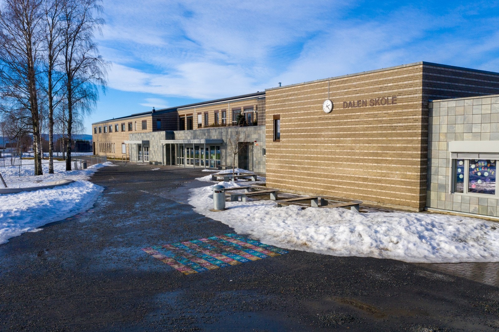 Dalen skole. Galleribilde